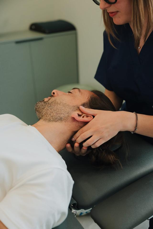 Terapia manuale del tratto cervicale presso il centro ARMONIA
